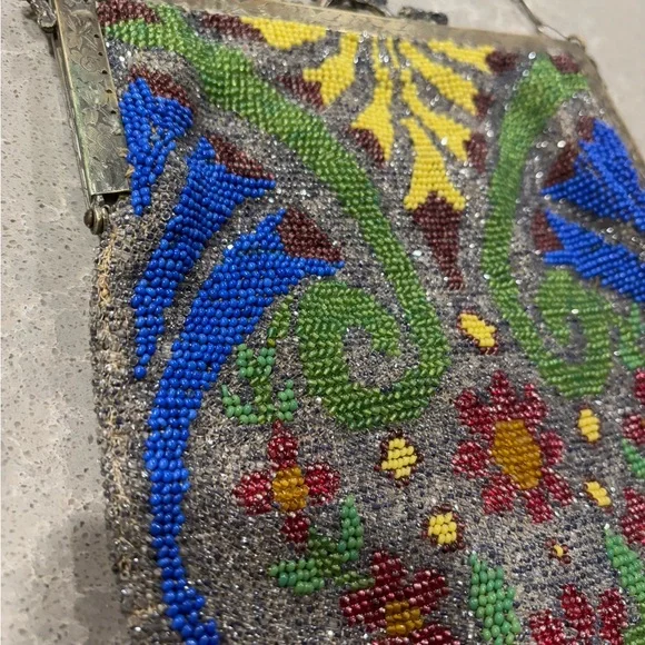 Vintage Beaded Art Deco 1920’s Clip Purse with Chain - Picture 2 of 15